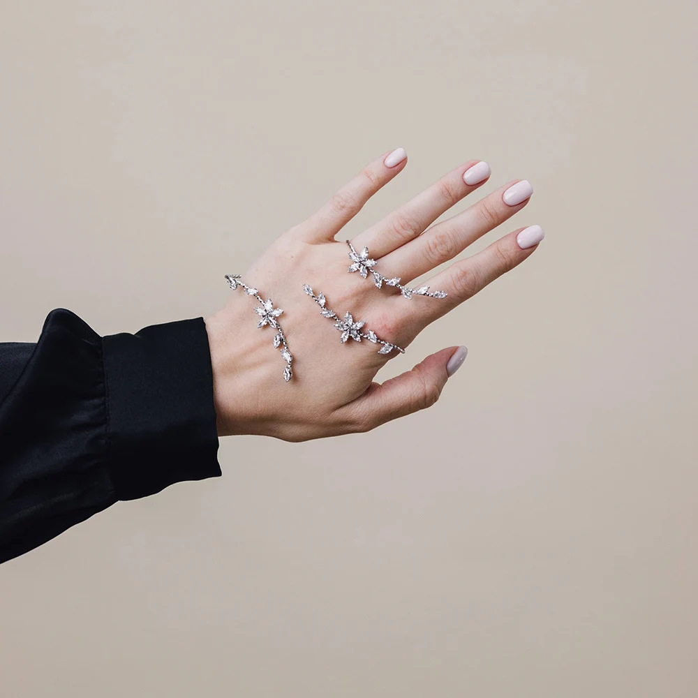 Brazalete de flores de moda europea y americana alta sensación de zircon brazalete abierto accesorios de boda brazalete de mujer