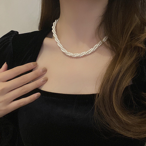 Multi-layered pearl entwining necklace, light luxury niche, high-end clavicle chain, feminine temperament, versatile bestie necklace