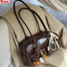 秋冬季包包女新款大容量韩国棕色复古保龄球手提单肩包
