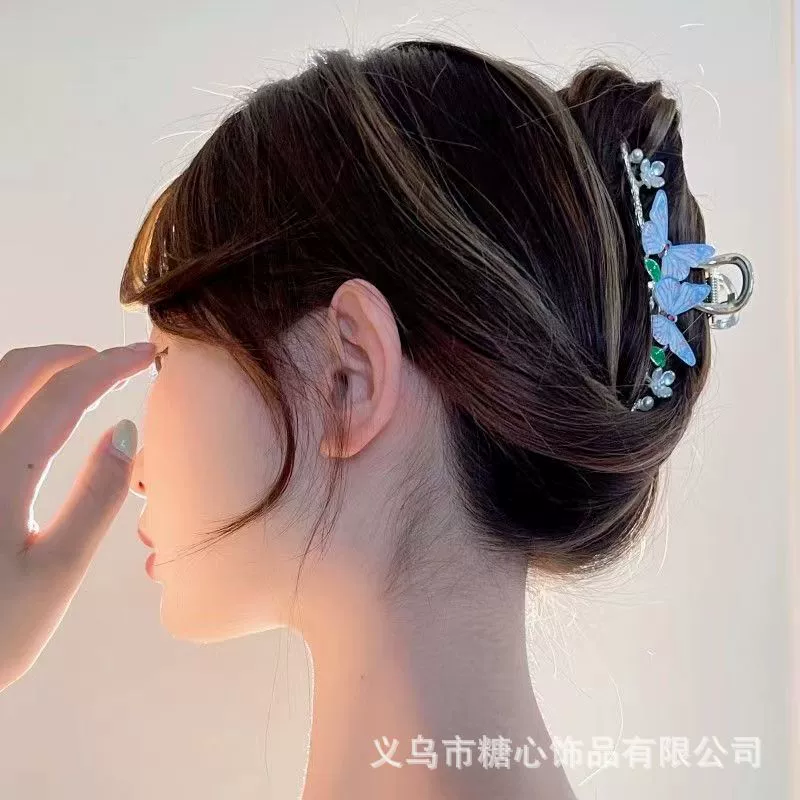 Элитная изящная ракушка-булавка для crab? hair pin? - нужно accurate: "Elite sophisticated crab pin, hair accessory, hairgrip, direct factory sales, wholesale, with embroidery, for import" перевод: "Элитная изысканная краб-пин?" In Russian crab pin refers to crab hairpin (раковина? crab pin as decorative crab-shaped hairpin). Better: крабовая заколка (crab pin)