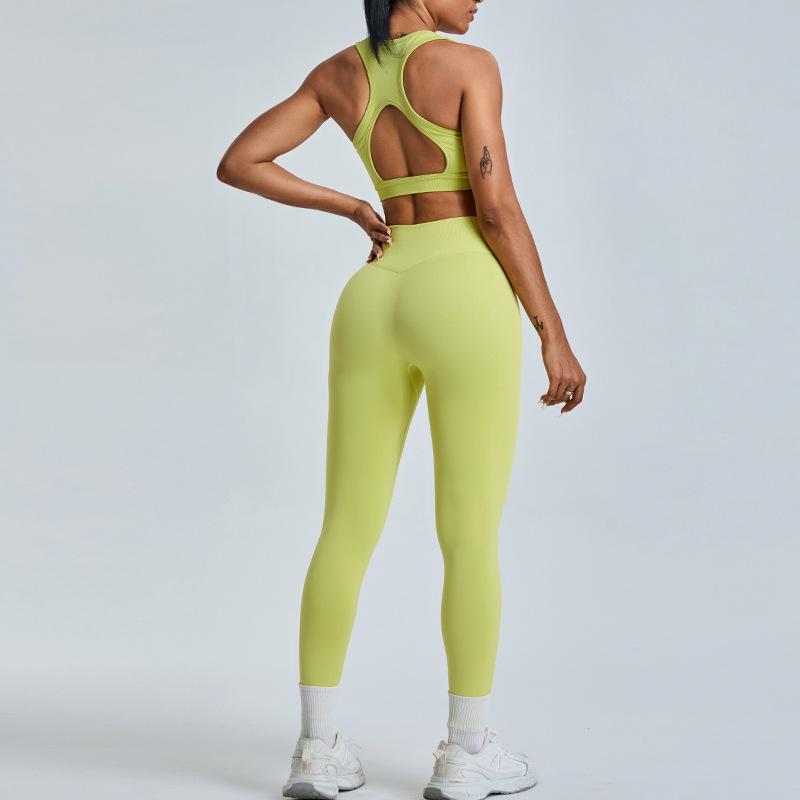 Nuevo traje de ropa de yoga sin costuras europeo y americano, pantalones deportivos de melocotón ajustados con espalda hueca para mujer, traje de ropa de fitness de yoga