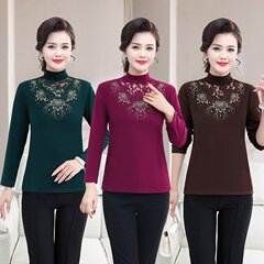 お母さんの秋の服の網の紗の長袖のtシャツの底のシャツの女性の春秋の新型の中高年の婦人服の洋風の中で上着の女性を掛けます。