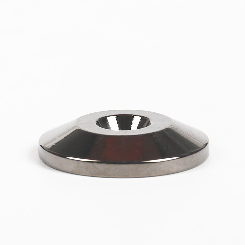 Cojín negro del pie del metal