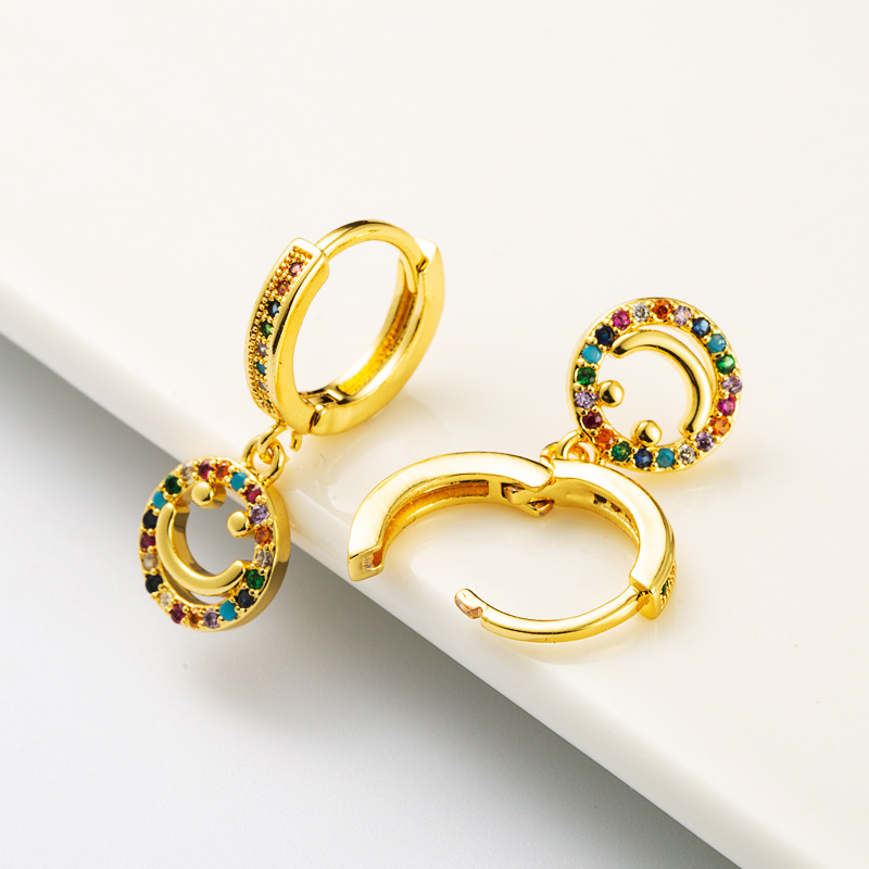 Europäische Und Amerikanische Mode Kreative Kreis Smiley-form Anhänger Ohrringe Kupfer Beschichtet 18 Karat Gold Eingelegt Farbe Zirkon Ohrringe Großhandel display picture 3