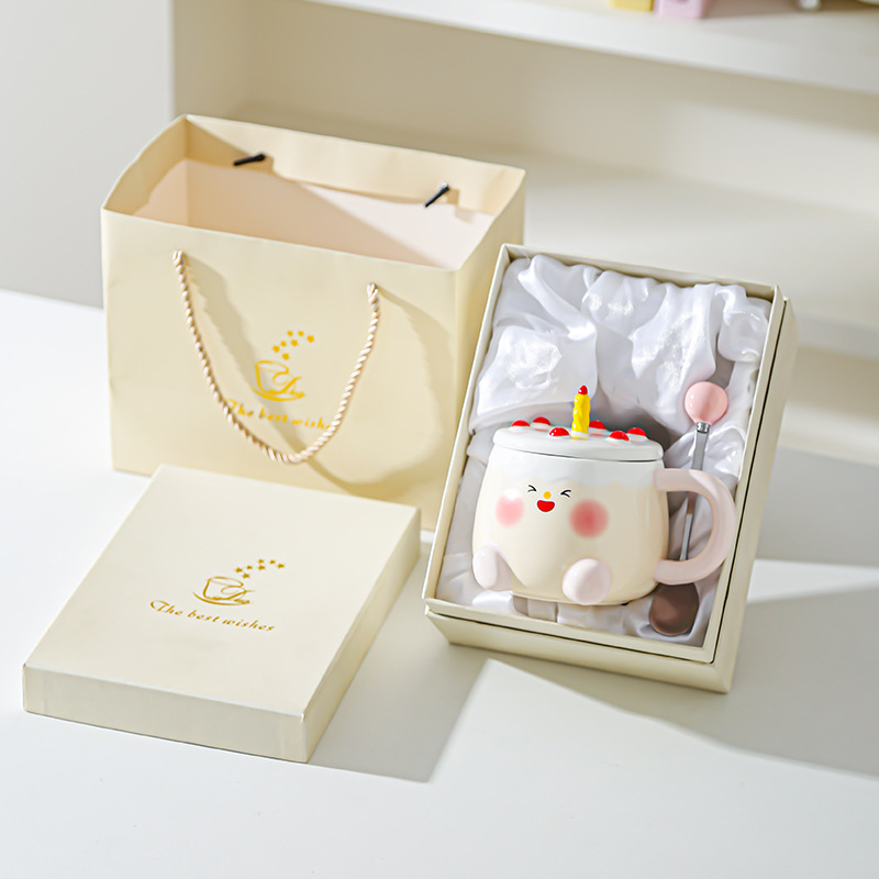 Taza de pastel de dibujos animados creativos Regalo de cumpleaños Regalo de mano Taza de cerámica Taza de agua linda de alto valor Taza con tapa