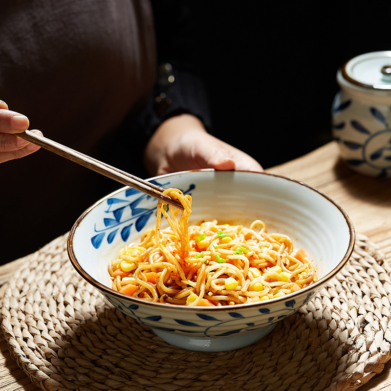 Vajilla de cerámica de estilo japonés creativo cubo tazón personalizado azul y blanco vintage boca ancha ramen tazón bajo vidriado olla de salsa casera