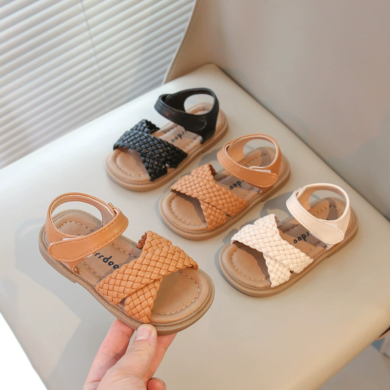 Сандалии 2025 Подготовлено корейская версия обуви принцессы Летняя новая мягкая подошва липучка