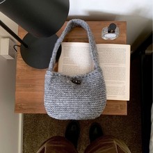 2025新款日韩新款手提包女高级感毛线包牛角扣针织小众手提腋下包