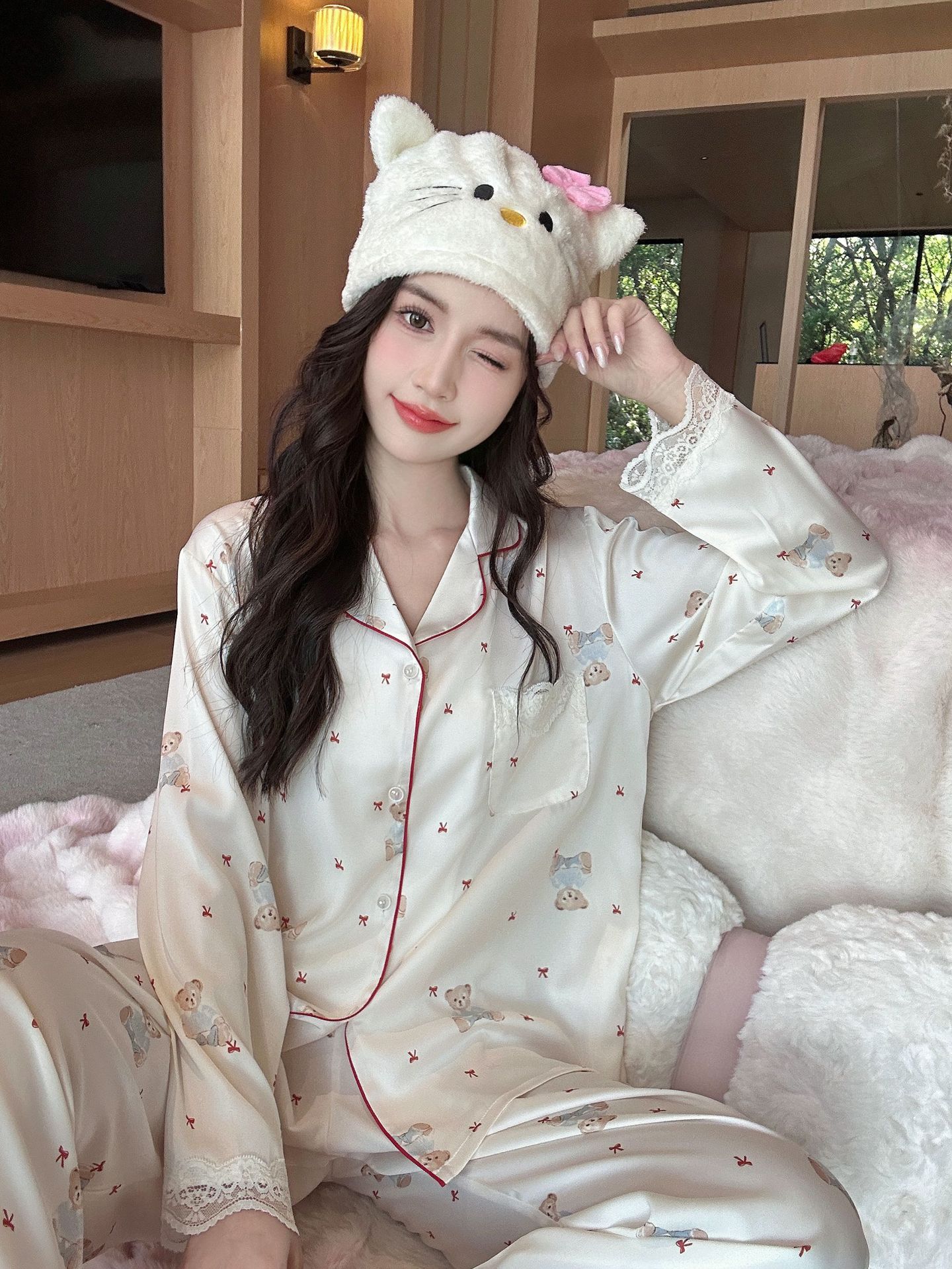 가슴 패드가 달린 곰