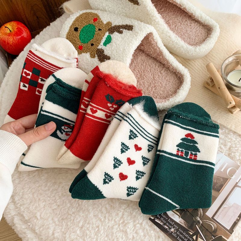 秋冬の靴下の女性の毛輪のクリスマスの靴下のクリスマスの要素は毛の保温の靴下の雪だるまのクリスマスツリーの中で靴下を持ちます。|undefined