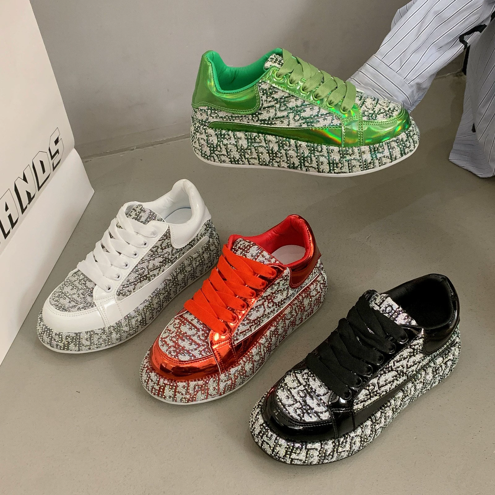 Большие размеры 2025, новые весенние белые туфли с бриллиантами для женщин, модные яркие бриллианты, стильная ниша, универсальная спортивная обувь на платформе с толстой подошвой