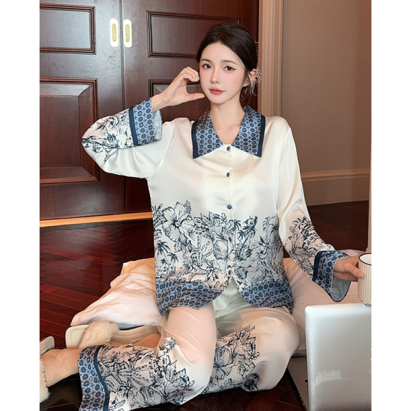 Elegant silk pijama