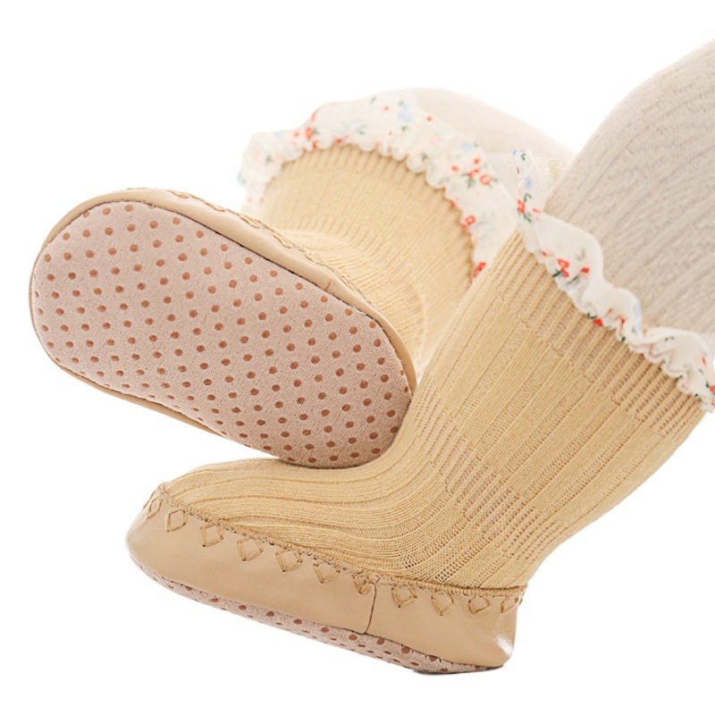 Zapatos de piso de bebé y calcetines 2023 primavera nueva Corea del Sur lindo encaje suela de cuero Zapatos Bebé princesa niño calcetines Zapatos