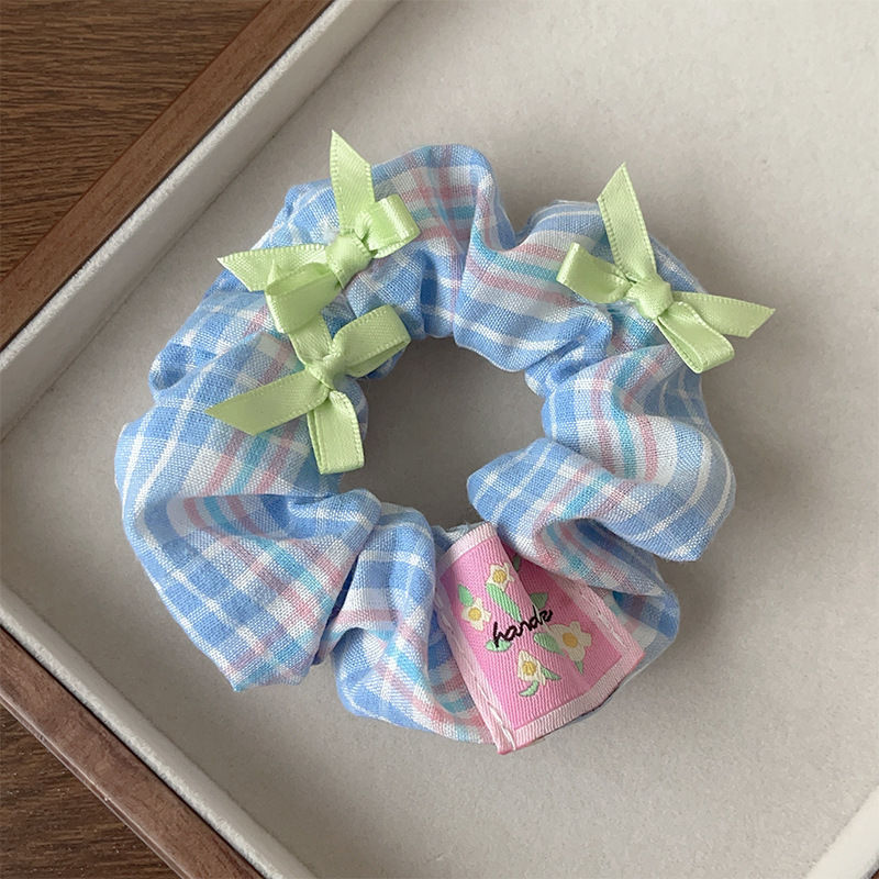 With bow, blue