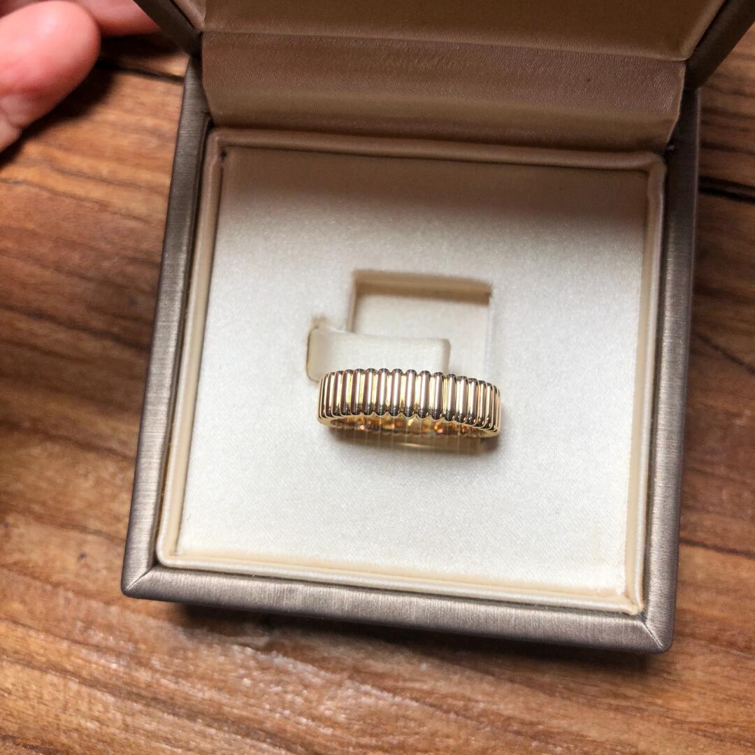 Anelli delicati impilabili bicolore, set di stratificazione in metallo misto di tendenza, fasce sottili minimaliste in oro e argento, simboli di stelle iniziali incisi, impilabili da 3 a 5 pezzi, moda_voghion.com