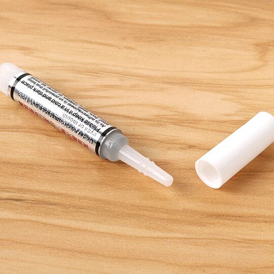 Stall running rivers and lakes strong quick-drying glue 3g small household multi-functional adhesive oily welding agent glue wholesale