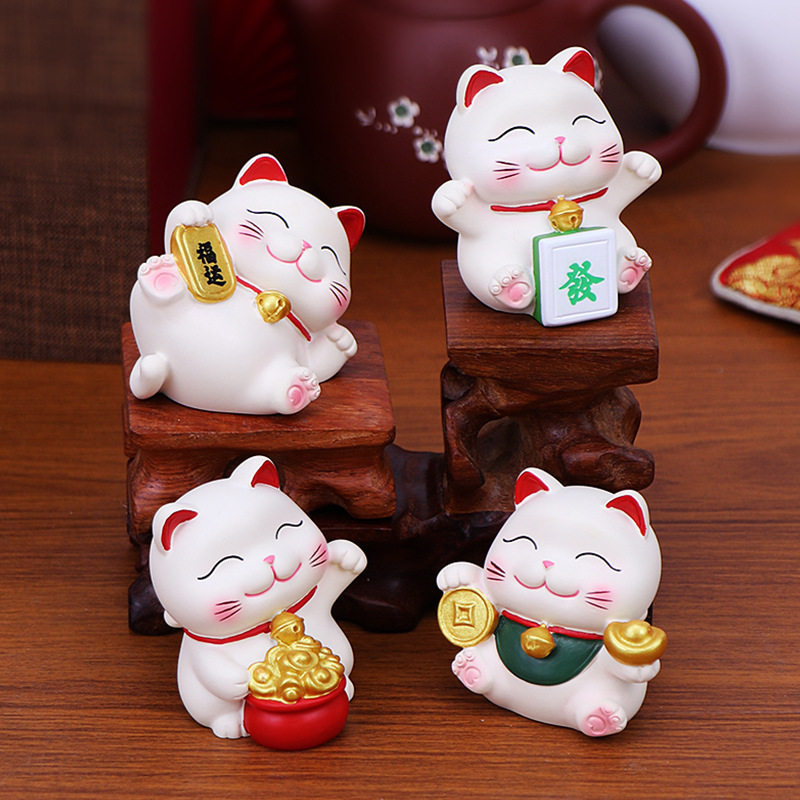 2026 New Car Ornament: Cute Fortune Cat Decoration for Car, Creative Center Console Car Interior Accessory, Internet Sensation