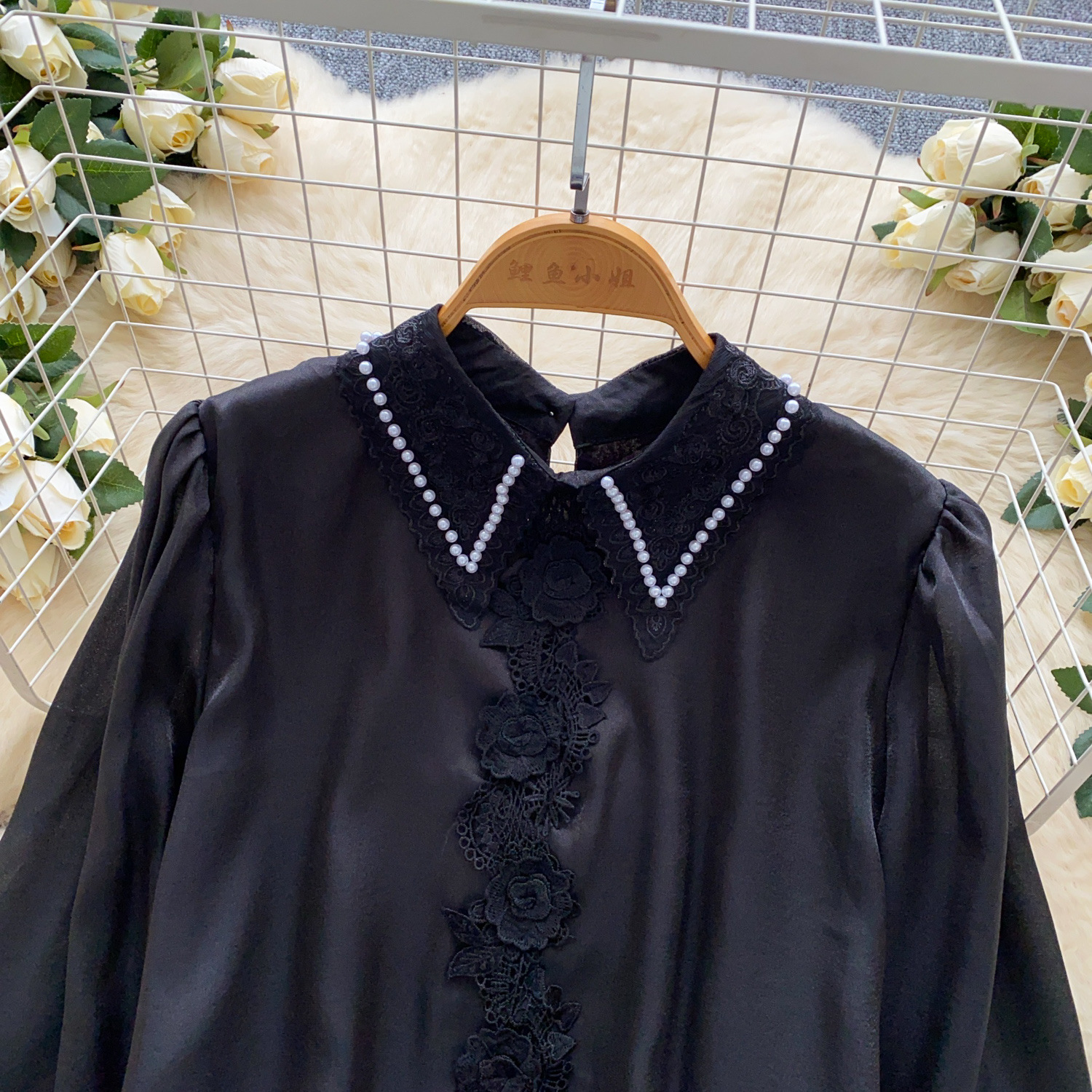 Camicetta donna stile francese in pizzo con perle e dettagli mesh_voghion.com