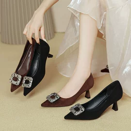 女式时装单鞋;女式皮靴;高跟凉鞋