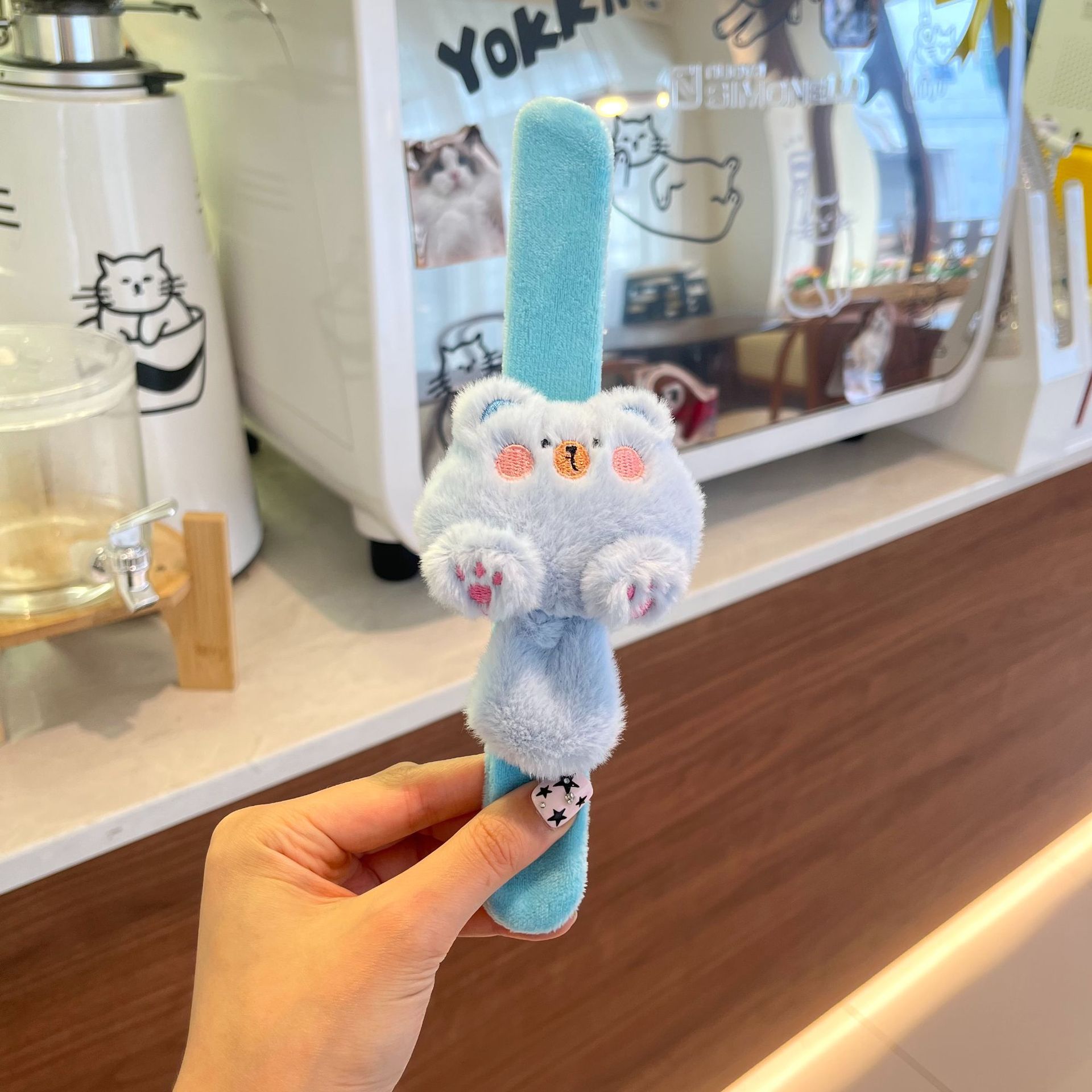 Long tail blue rabbit