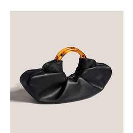 小众牛角包包网红同款亚克力圆环手提包包女褶皱云朵包手拿饺子包