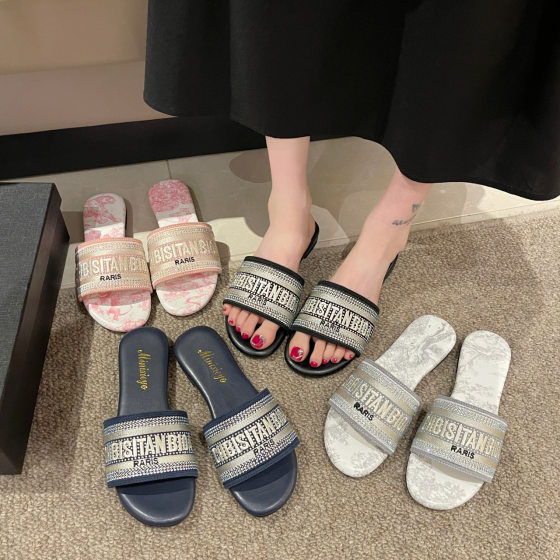 Internet red letter slippers women's outerwear fashion 2024 new sandals and slippers women's travel holiday flat summer women's shoes