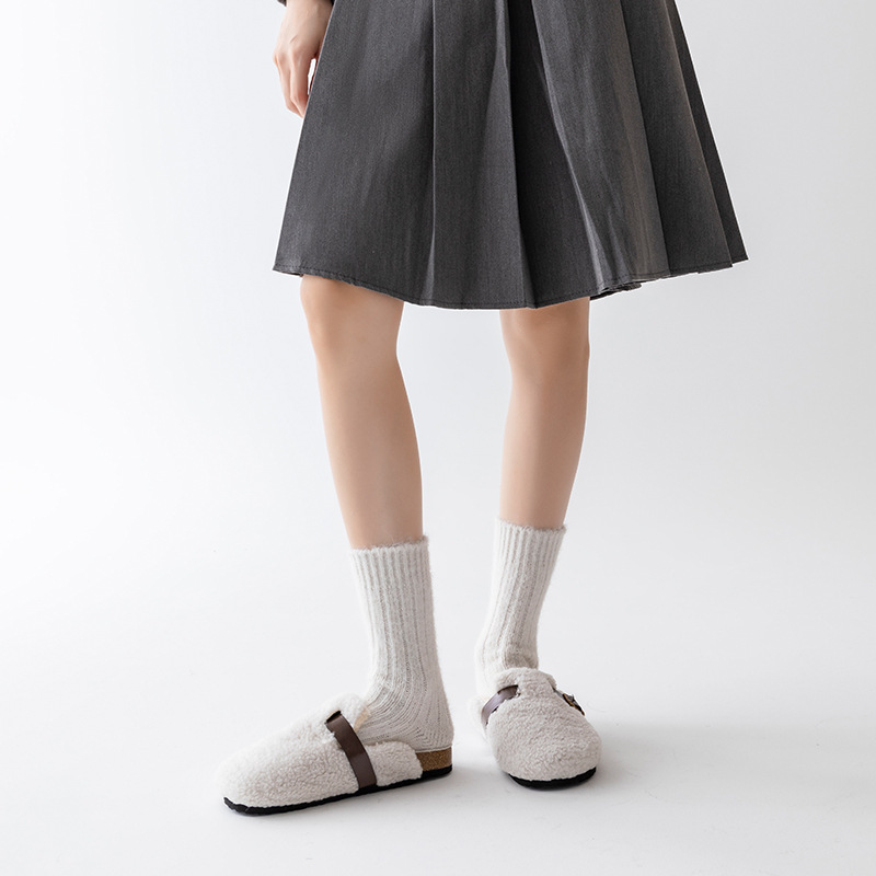 Calcetines para mujeres de otoño y invierno gruesas de lana de oveja de color sólido coreano de agujas gruesas calientes de estilo universitario calcetines de pila en casa
