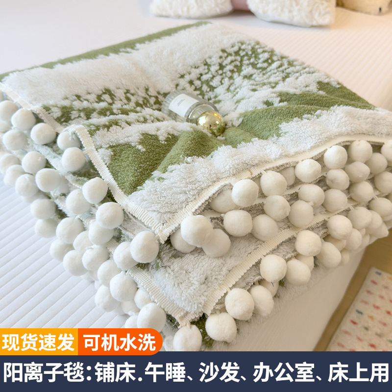 2025 nuevo catiónico de dos colores manta de pelota casa mantas de aire acondicionado mantas modelo de habitación multifuncional mantas