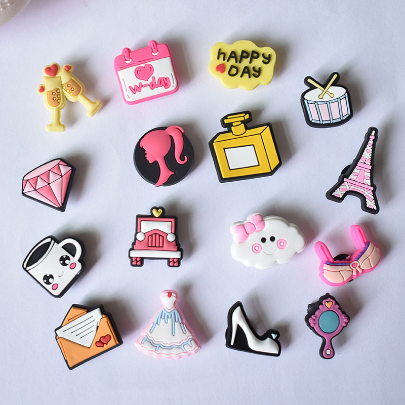 El fabricante suministra hebillas decorativas para zuecos, lindos accesorios de flores para zapatos de goma suave de PVC personalizados de anime, hebillas para zapatos versátiles para bricolaje.