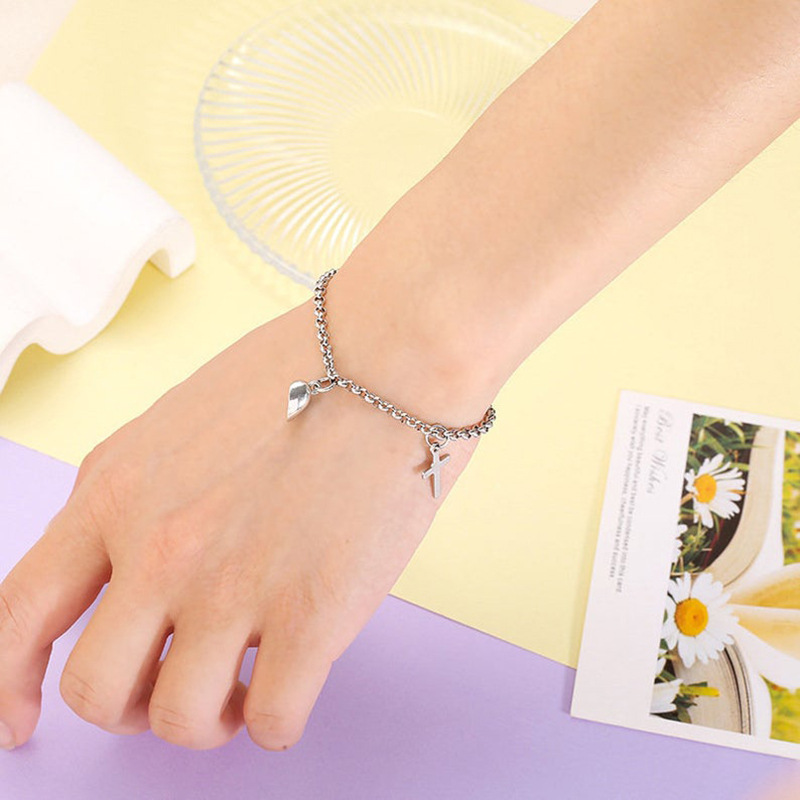 10g Weight No Inlaid Inlay Material New Cross Heart-shaped Pendant Simple Heart-shaped Magnet Attracts Alloy Bracelets
