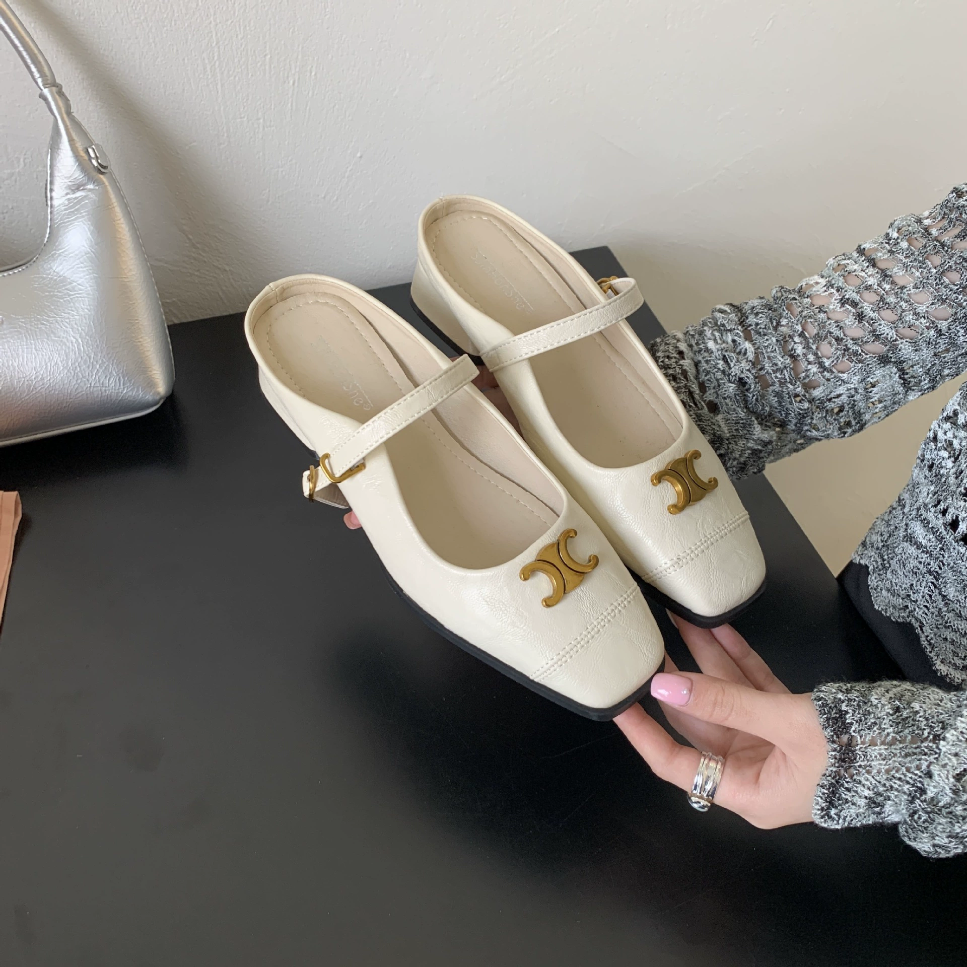 Retro slippers low-cut with a strap, Spring/Fall 2024 model