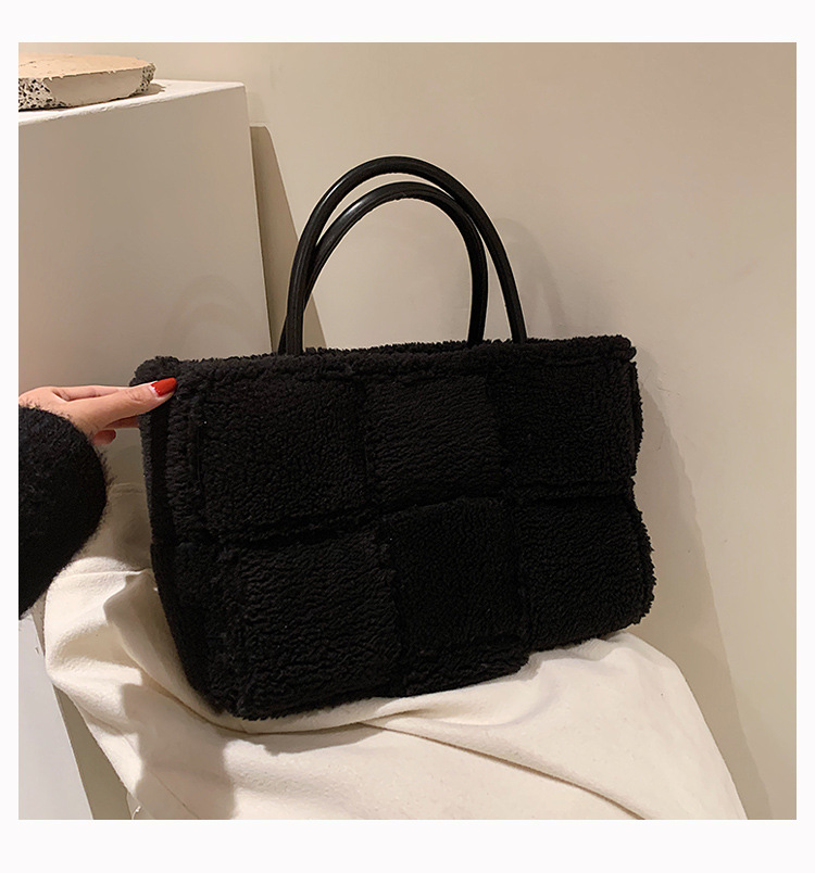 Fur Bag 2021 New Autumn And Winter Tote Bag Women's Large Capacity Niche Woven Bag Stylish Simple And Versatile Handbag display picture 14