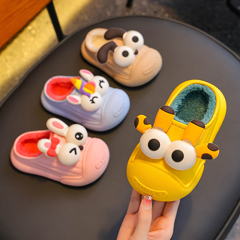 Otoño y invierno zapatillas de algodón para niños, niños y niñas, calentamiento de terciopelo impermeable, lindos zapatos de algodón para niños pequeños y medianos, bolsas caseras para bebés