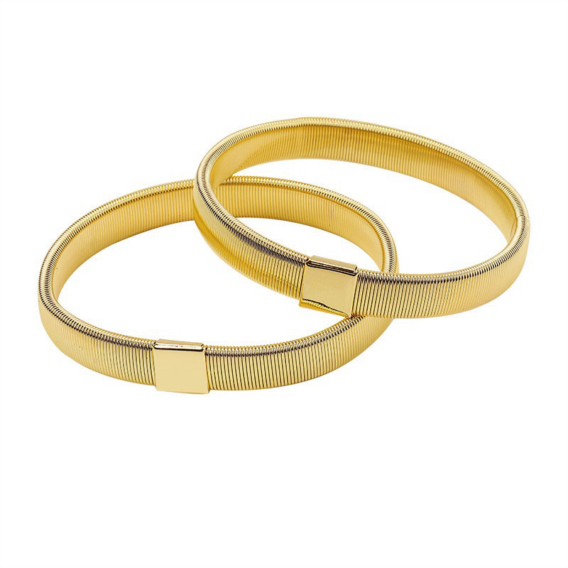 10842205261_717403752