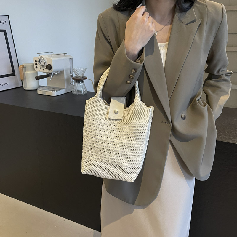 Niche and stylish handbags, women's casual bags, knitted bags, simple hollowed-out bags, high-end feel, Japanese and Korean bags, ins style full figure