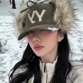 韩版秋冬新款Yy字母刺绣仿皮草毛绒护耳灯芯绒加厚保暖鸭舌棒球帽