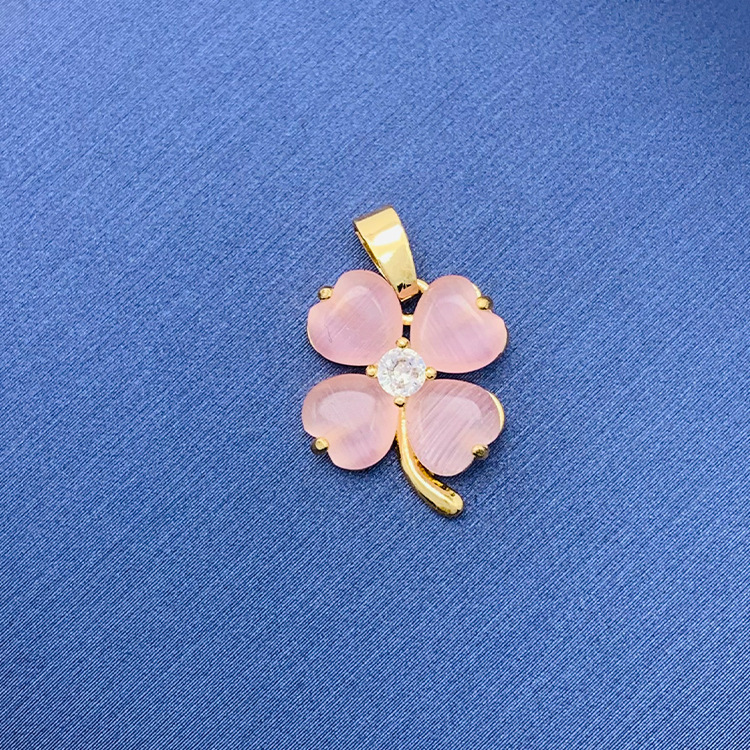 百種類のペンダントは心のままにファッションの経典を配合します。カップルの美しいペンダントは親友のアクセサリーを送ります。