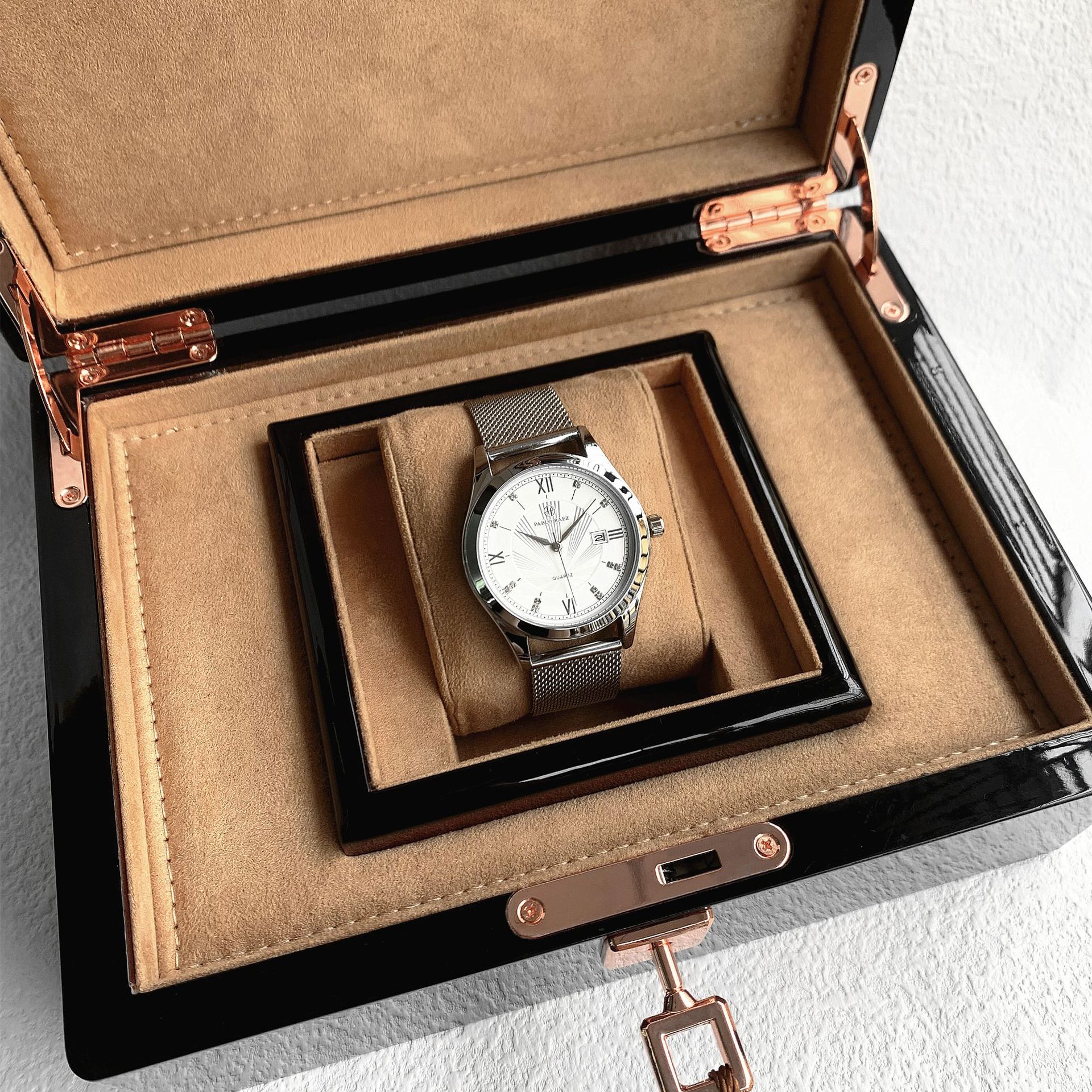 Douyin live broadcast popular men's high-quality stainless steel watches with good looks and cross-border e-commerce hosting and wholesale delivery_voghion.com