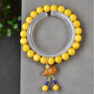 Natural Russian Beeswax Drop Pendant Mellow and Plump Honey Full Wax Full Honey Chicken Oil Yellow Total Weight About 20.7g