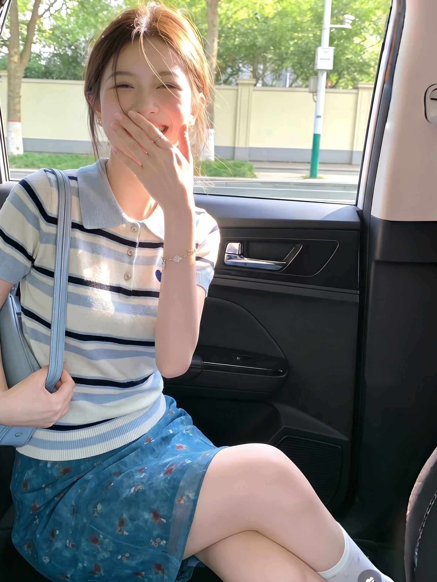 Áo thun polo nữ cổ bẻ sọc kẻ dệt kim tay ngắn thiết kế Pháp — xanh lam