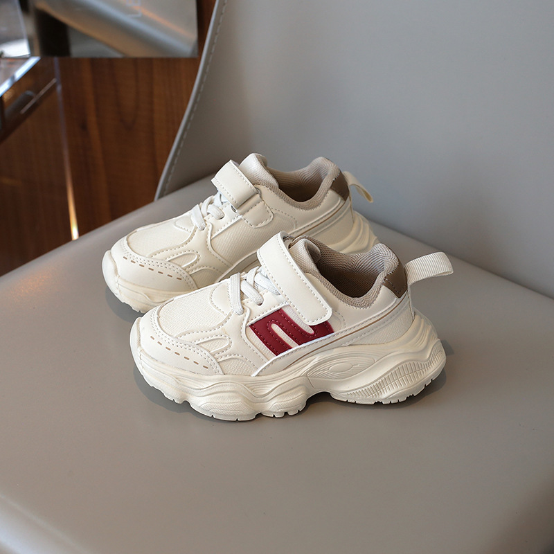 Nuevos zapatos de cuero para niños coreanos zapatos de bebé zapatos deportivos para niños 2024 otoño niños zapatos de papá al por mayor