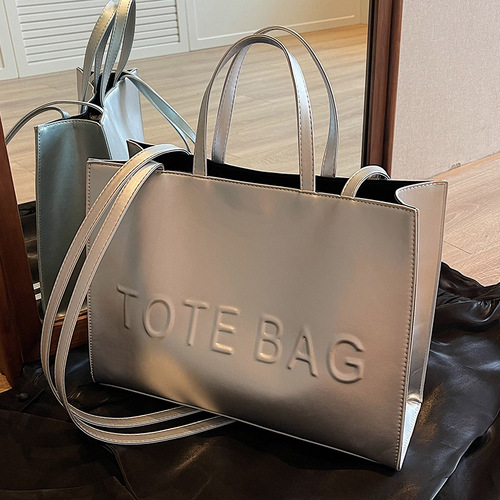 Large Capacity Women's 2024 New Simple and Versatile Single Shoulder Crossbody Bag with Quality Handle for School and Commuting Tote Bag