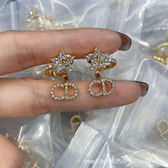 女性用のD家レターカップルCDスタースタッドピアス、女性用のファッショナブルなフルダイヤモンドパールピアス、工場卸売の実物写真