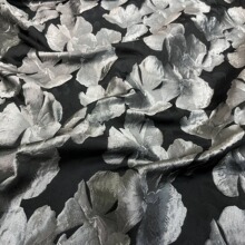 厂家经典黑底银色大花朵提花面料 女装连衣裙装饰布料色织