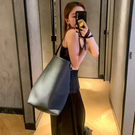 Original Leather The Row Bucket Bag 2025 New Large Capacity Commuting Leather Tote Bag Shoulder Bag