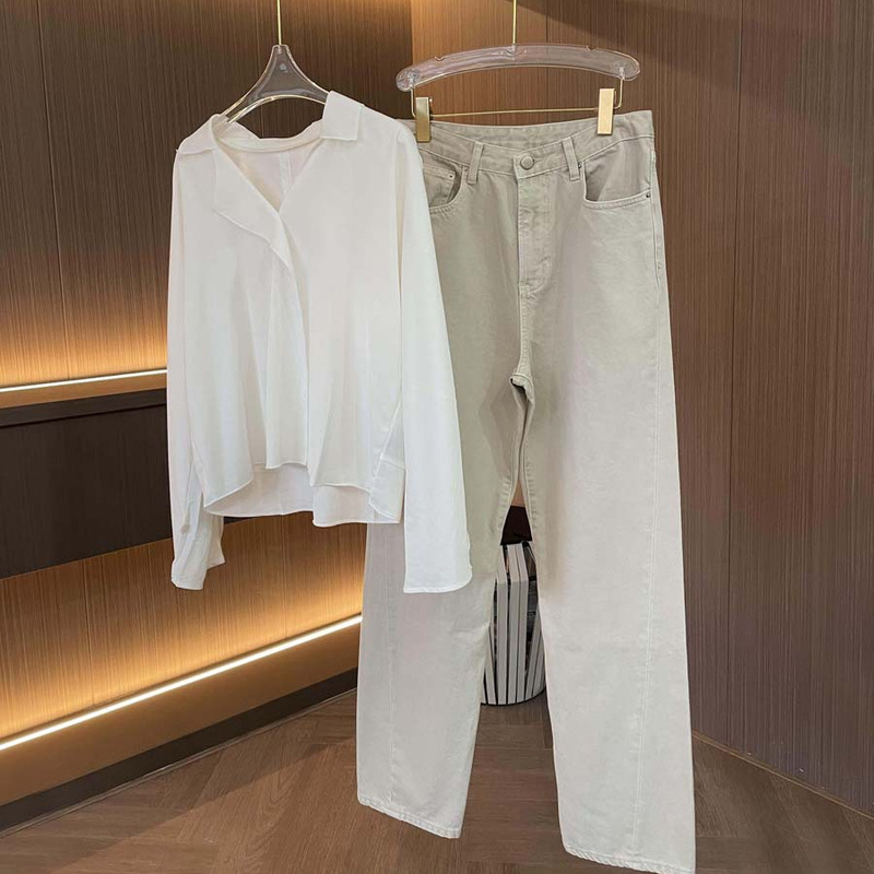 TOT has a great effect on the body ~ a piece that the kitchen must collect, the treasure in stock straight jeans