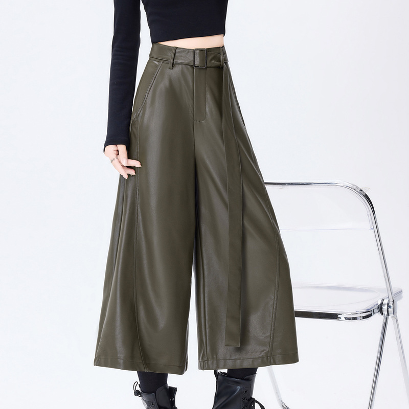 Real shot of women's 2026 autumn/winter high-waisted, slimming, loose-fitting, straight-leg, casual mid-length pants in coffee-colored PU leather, 7/8 length
