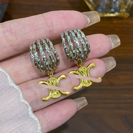 耳环;项链;耳钉