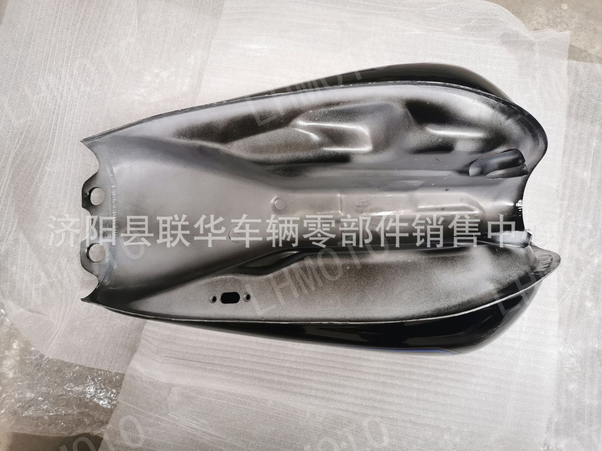 Suitable for Suzuki Gn125 Motorcycle Gasoline Tank, Fuel Tank, Black Prince Accessories and Equipment