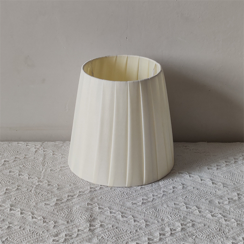 Transfronteriza en stock creativo nórdico simple hecho a mano plisado tela tira pantalla lámpara de mesa lámpara de pared accesorios sombreado